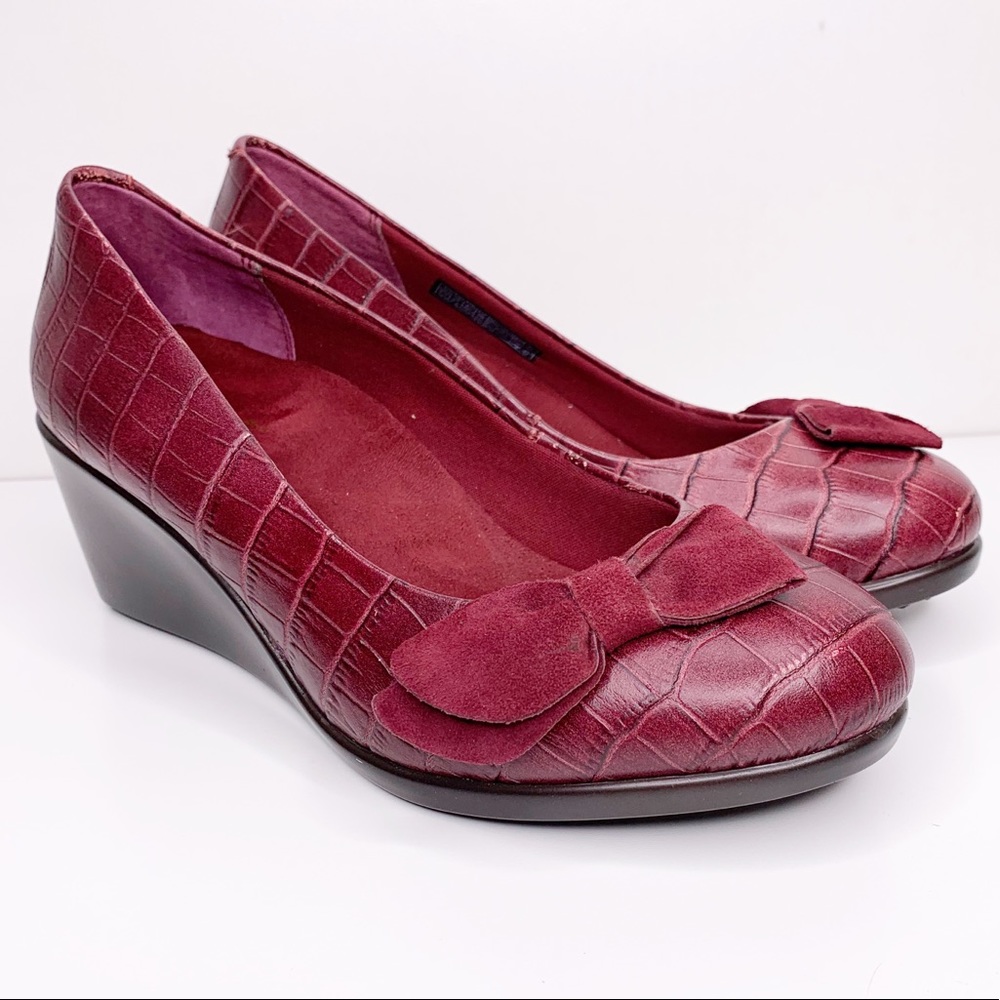 Vionic Lena bow top slight wedge orthoheel shoes